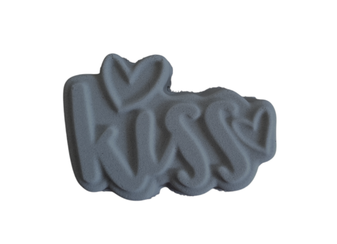 Kiss Mould